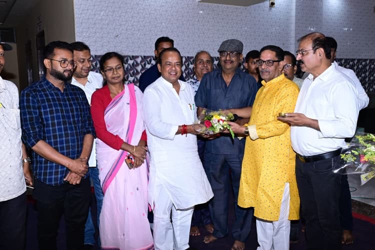 मंत्री ने मिहिजाम में भगवान महावीर को किया नमन