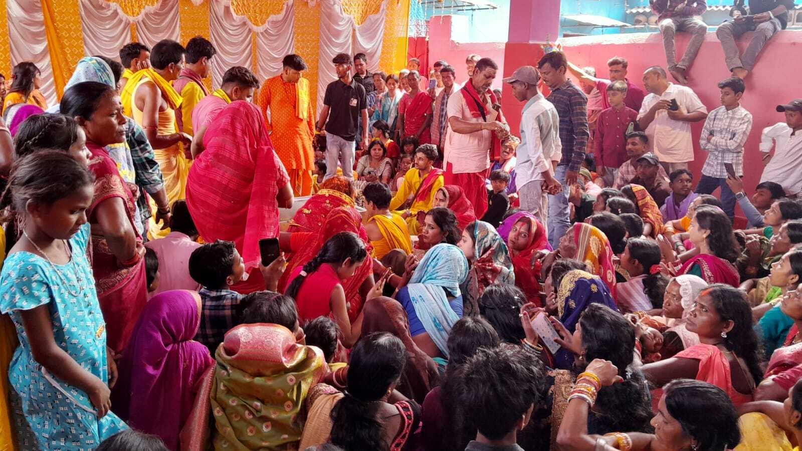 मां तारा दरबार में उमड़ी भक्तों की आस्था, वार्षिक पूजा में गूंजे जयकारे और भक्ति गीत