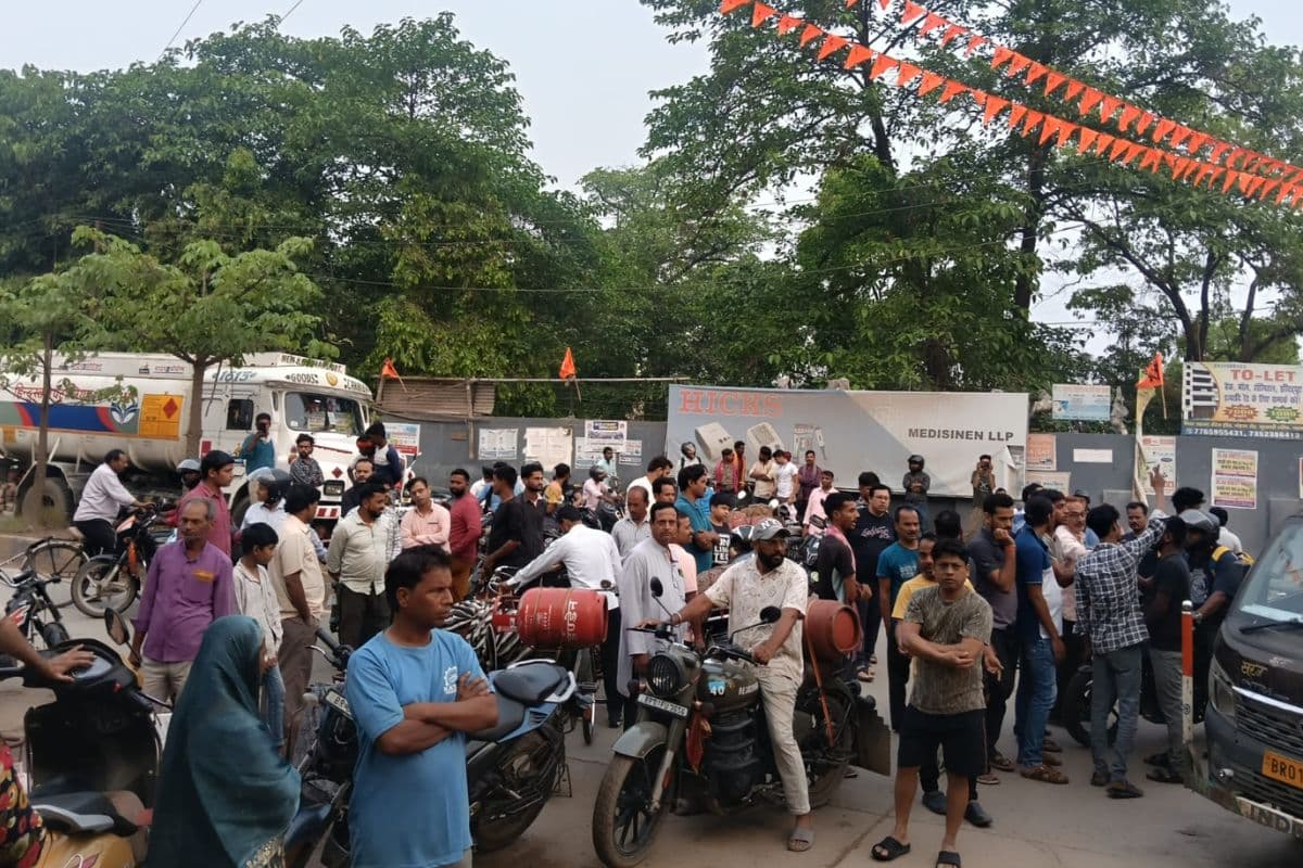 पटना में LPG सिलेंडर के लिए जमकर हंगामा, NH किया जाम, नंबर आने पर भी नहीं हो रही डिलीवरी