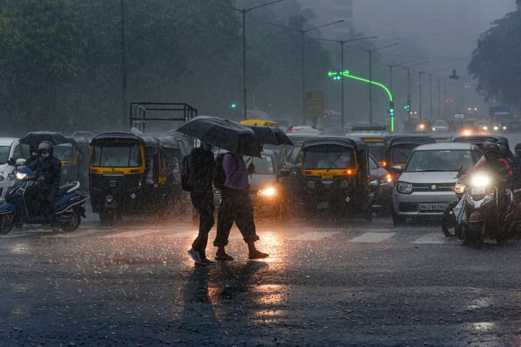 आधी रात पटना समेत 5 जिलों में आंधी-बारिश, आज पूरे बिहार में अलर्ट, गिरेगा पारा