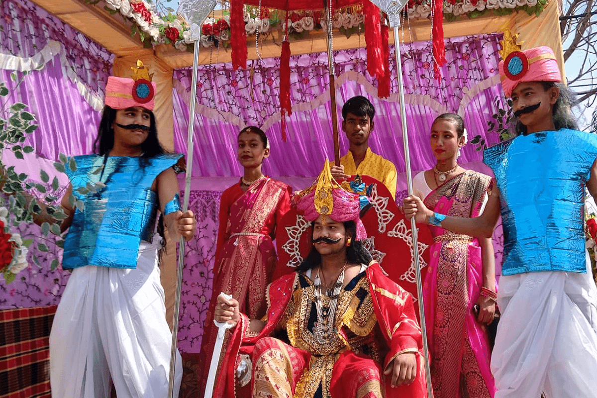 सिमडेगा में हिंदू नव वर्ष पर भव्य शोभायात्रा, कलश यात्रा और आकर्षक झांकियों ने मोहा मन