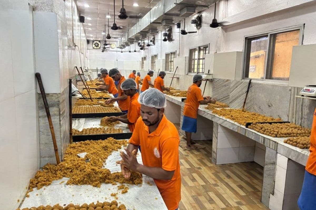 राम नवमी पर महावीर मंदिर में मेगा तैयारी, 24 हजार किलो नैवेद्यम लड्डू तैयार, भक्तों के लिए खास इंतजाम