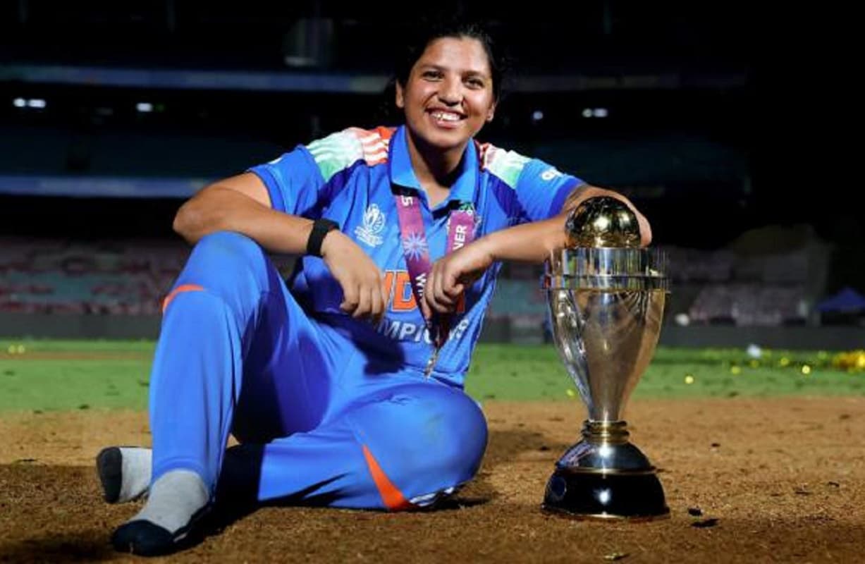क्रिकेटर रिचा घोष को साबित करनी होगी नागरिकता, ‘अंडर एडजुडिकेशन’ वोटरों में आया वर्ल्ड कप विनर का नाम क्रिकेटर रिचा घोष को साबित करनी होगी नागरिकता, ‘अंडर एडजुडिकेशन’ वोटरों में आया वर्ल्ड कप विनर का नाम