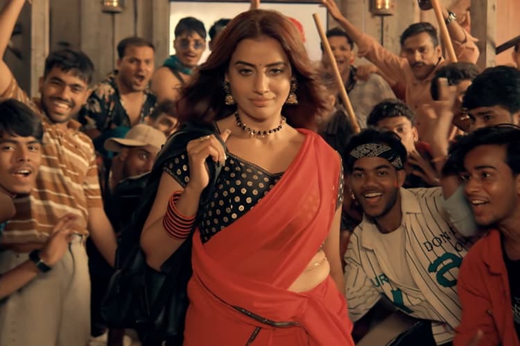 भोजपुरी क्वीन अक्षरा सिंह का नया गाना वायरल, ‘चुम्मा लेला राजा जी’ के रीमेक ने उड़ाए होश