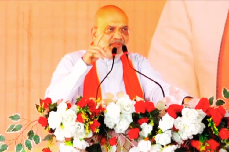 बंगाल में गरजे अमित शाह- 4 मई के बाद गुंडों को उल्टा टांगकर सीधा करेगी भाजपा, लागू होगा UCC, घुसपैठियों की खैर नहीं