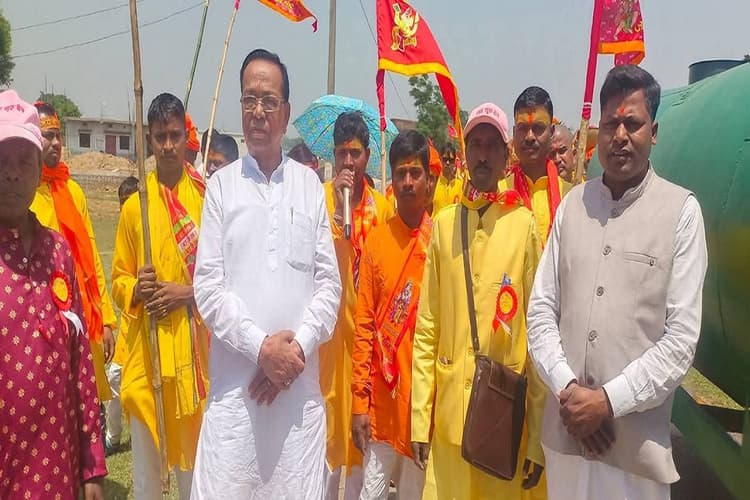 अनगड़ा के लुपुंग महलीटोला में कलश यात्रा के साथ बजरंग बली मंदिर का प्राण प्रतिष्ठा अनुष्ठान शुरू