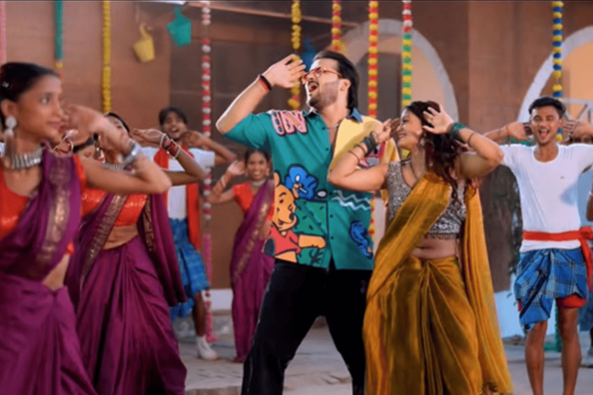 Arvind Akela Kallu New Bhojpuri Song Bathela Kamariya