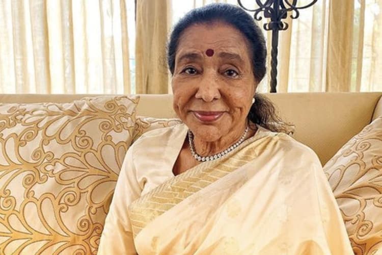 जब Asha Bhosle के आंखों के सामने हुई बेटे-बेटी की मौत, सिंगर ने नहीं मानी हार