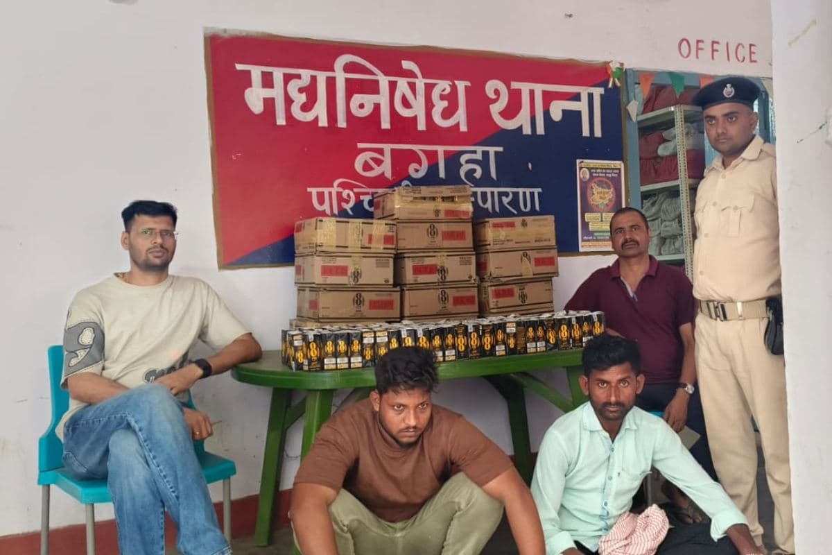Bagaha News liquor smuggling 138 liters seized two arrested excise department