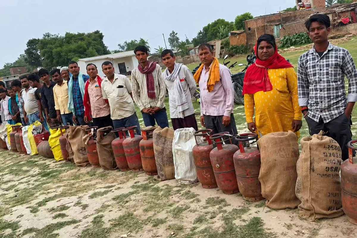 Bagaha News lpg cylinder booking otp gas agency delay consumers upset