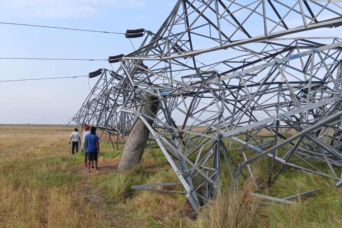 Bettiah News thakraha grid tower collapse storm power outage west champaran