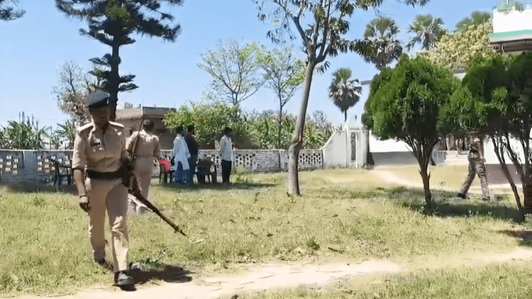 मोतिहारी के मदरसे में पुलिस की बड़ी कार्रवाई, लोडेड पिस्टल बरामद होने के बाद मदरसा सील