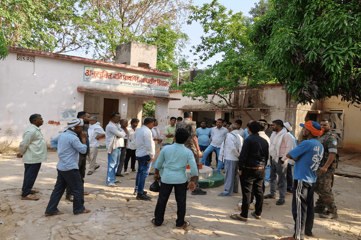 चतरा के हंटरगंज में आवासीय विद्यालय की छात्रा हुई गर्भवती, परिजनों का हंगामा, जांच शुरू