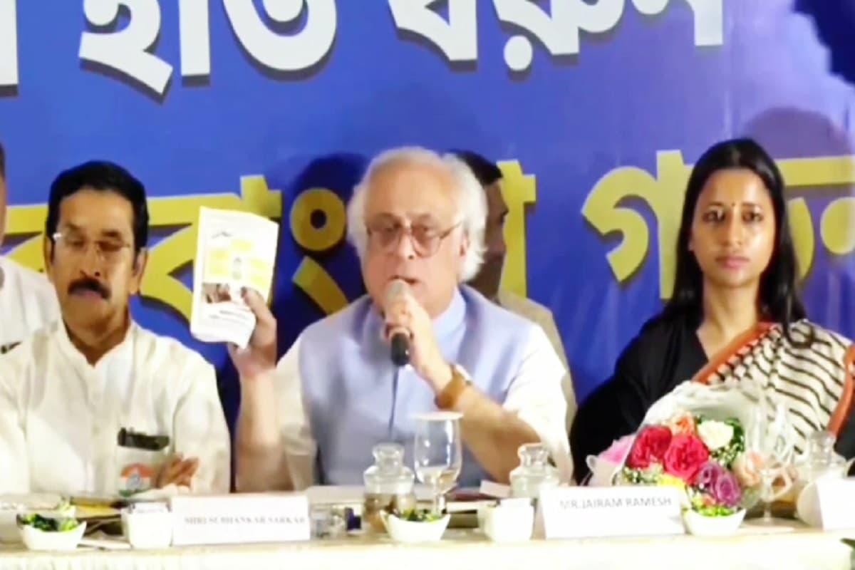 कांग्रेस ने बंगाल विधानसभा चुनाव का जारी किया घोषणा पत्र, राष्ट्रीय सचिव अंबा प्रसाद भी रहीं मौजूद