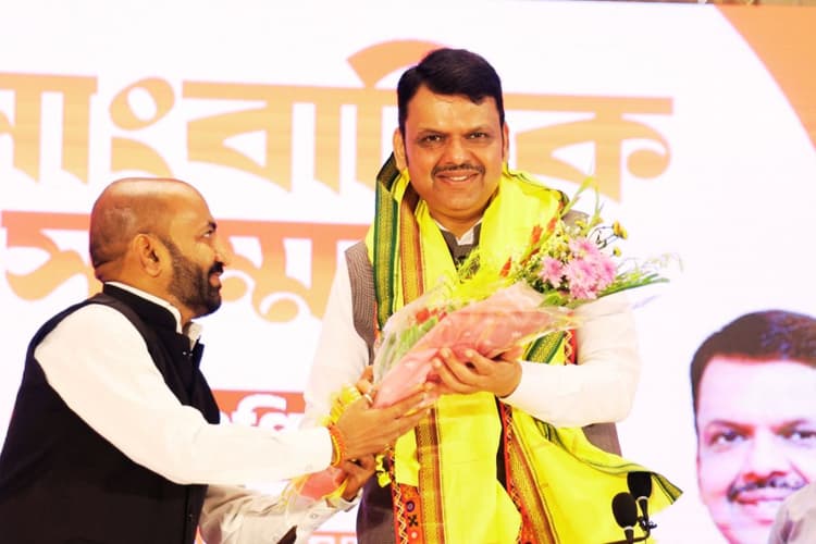 कर्ज के जाल में बंगाल, 1400 उद्योगों का पलायन, देवेंद्र फडणवीस ने ममता बनर्जी सरकार के आर्थिक मॉडल पर उठाये सवाल