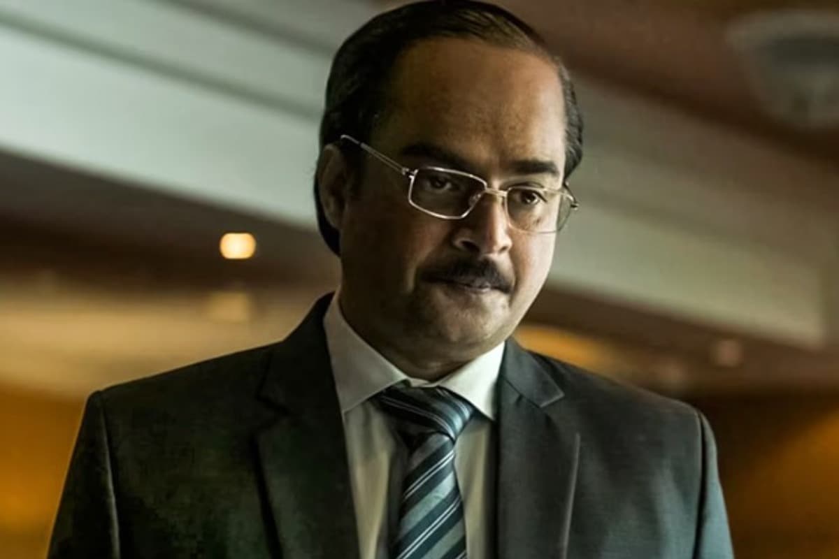 Dhurandhar 2 r madhavan watches in theatre audience reaction