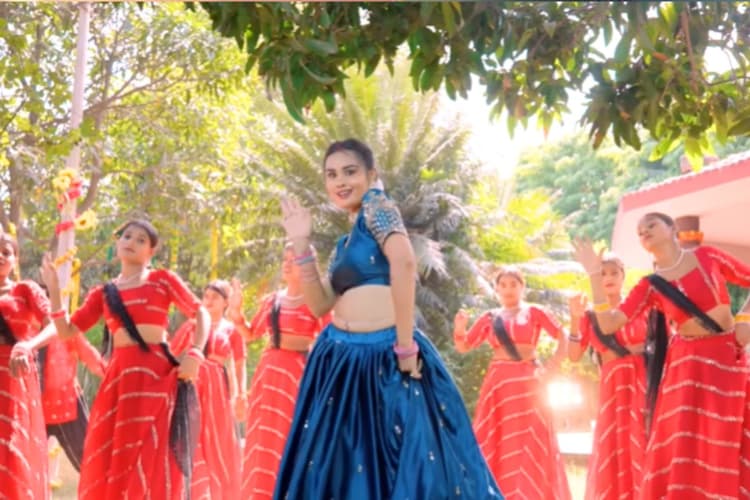 गोल्डी यादव का गाना ‘तेलहन भईल पिया बड़े बड़े’ रिलीज, इशिका टोरिया के अंदाज ने खींचा ध्यान