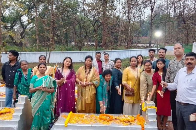 झारखंड के गुवा में ईसाई समुदाय ने हर्षोल्लास के साथ मनाया ईस्टर पर्व