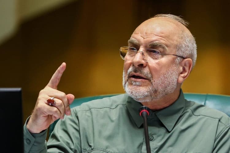 ईरान ने अमेरिका को दी 'मैथमेटिकल' चेतावनी: जानें क्या है होर्मुज नाकाबंदी का वो फॉर्मूला जिससे दुनिया में मचेगा कोहराम