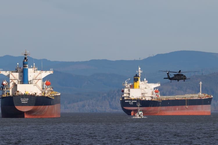 स्ट्रेट ऑफ होर्मुज: सीजफायर के बाद भी ईरान की सख्ती, हर दिन सिर्फ 15 जहाजों को मिलेगी एंट्री