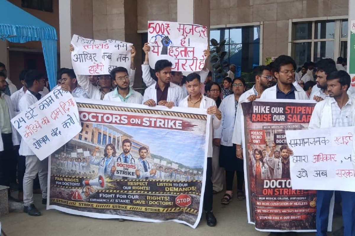 जमशेदपुर के एमजीएम अस्पताल में मात्र 4.30 घंटे में खत्म हो गई जूनियर डॉक्टरों की हड़ताल, मांग रहे थे स्टाइपेंड