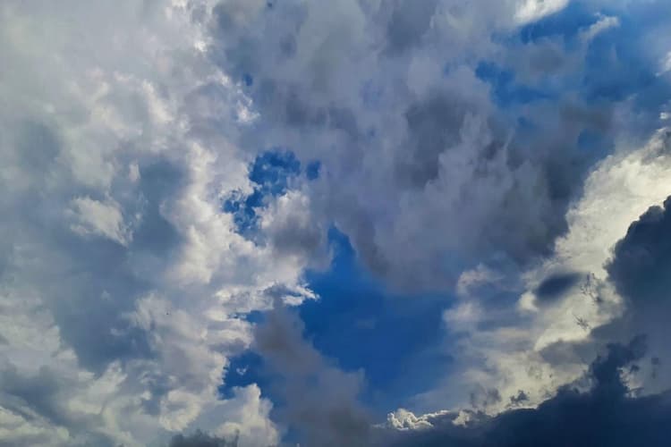 झारखंड में मौसम मना सकता है अप्रैल फूल, कहीं बरसेगा बादल तो कहीं उड़ेगी धूल