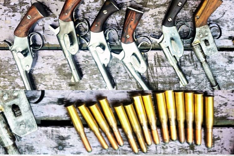 बंगाल चुनाव से पहले हथियारों का जखीरा मिलने से कोलकाता में हड़कंप, STF ने राजाबाजार में संदिग्ध को दबोचा