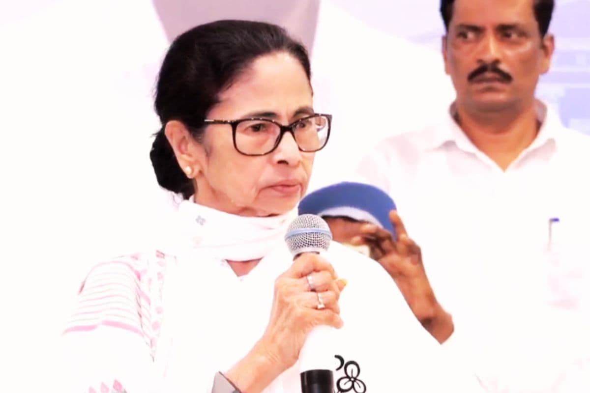 पूर्व बर्धमान में गरजीं ममता बनर्जी- मोदी-शाह के षड्यंत्र से रहें सावधान, खाने-पीने पर पाबंदी लगाने वाली BJP कौन?