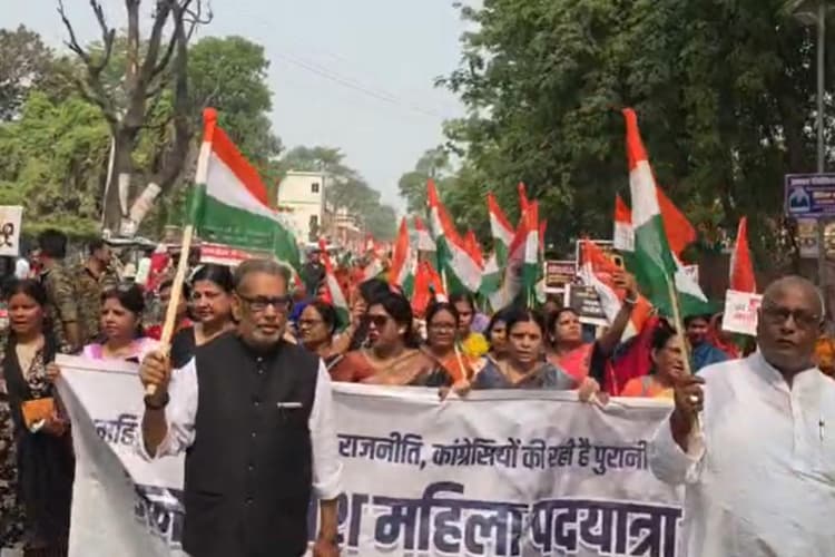 मोतिहारी: महिला आरक्षण को लेकर सड़कों पर उतरीं महिलाएं, भाजपा का प्रदर्शन
