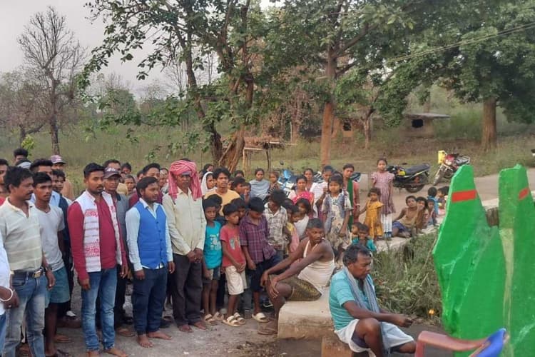 अंबेडकर जयंती पर ईटर बालजोडी में गूंजा हक का स्वर: जल, जंगल, जमीन बचाने को ग्रामीणों ने किया पथलगढ़ी