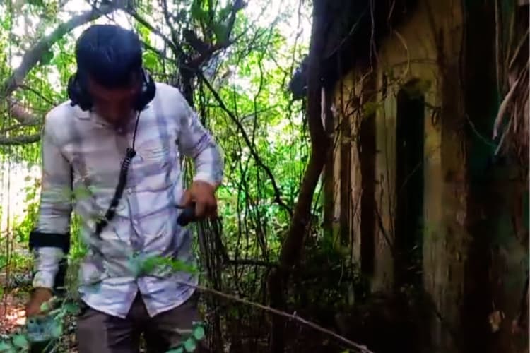 बंगाल में वोटिंग से पहले नोआपाड़ा थाना में धमाका, घरों में गिरे स्प्लिंटर, मचा हड़कंप