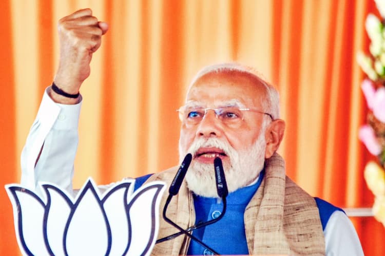 बंगाल में गरजे पीएम मोदी- बंगालियों को अपनी ही मिट्टी पर अल्पसंख्यक नहीं बनने देंगे, ममता बनर्जी सरकार पर बोला हमला