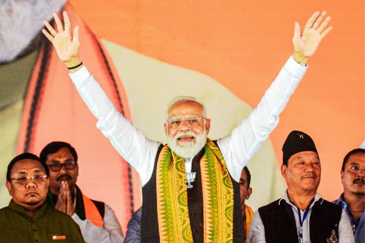 सिलीगुड़ी में गरजे पीएम मोदी- टुकड़े-टुकड़े गैंग के साथ है TMC, कॉरिडोर को काटने की धमकी देने वालों को दिया संरक्षण