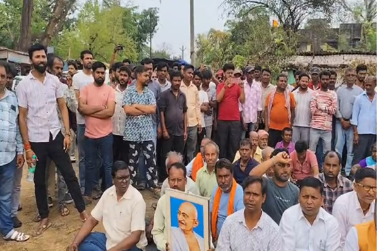 पतरातू के पीटीपीएस में आवास खाली कराने पर बढ़ा तनाव, कॉलोनी वासी विरोध में डटे