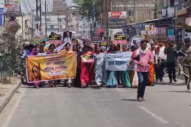 समस्तीपुर में महिला बिल पर बवाल, भाजपा कार्यकर्ताओं ने राहुल गांधी का पुतला फूंका