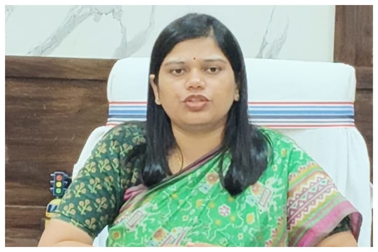 Sheohar: सीएम हाउस के नाम पर DM पर दबाव बनाने की कोशिश, FIR दर्ज