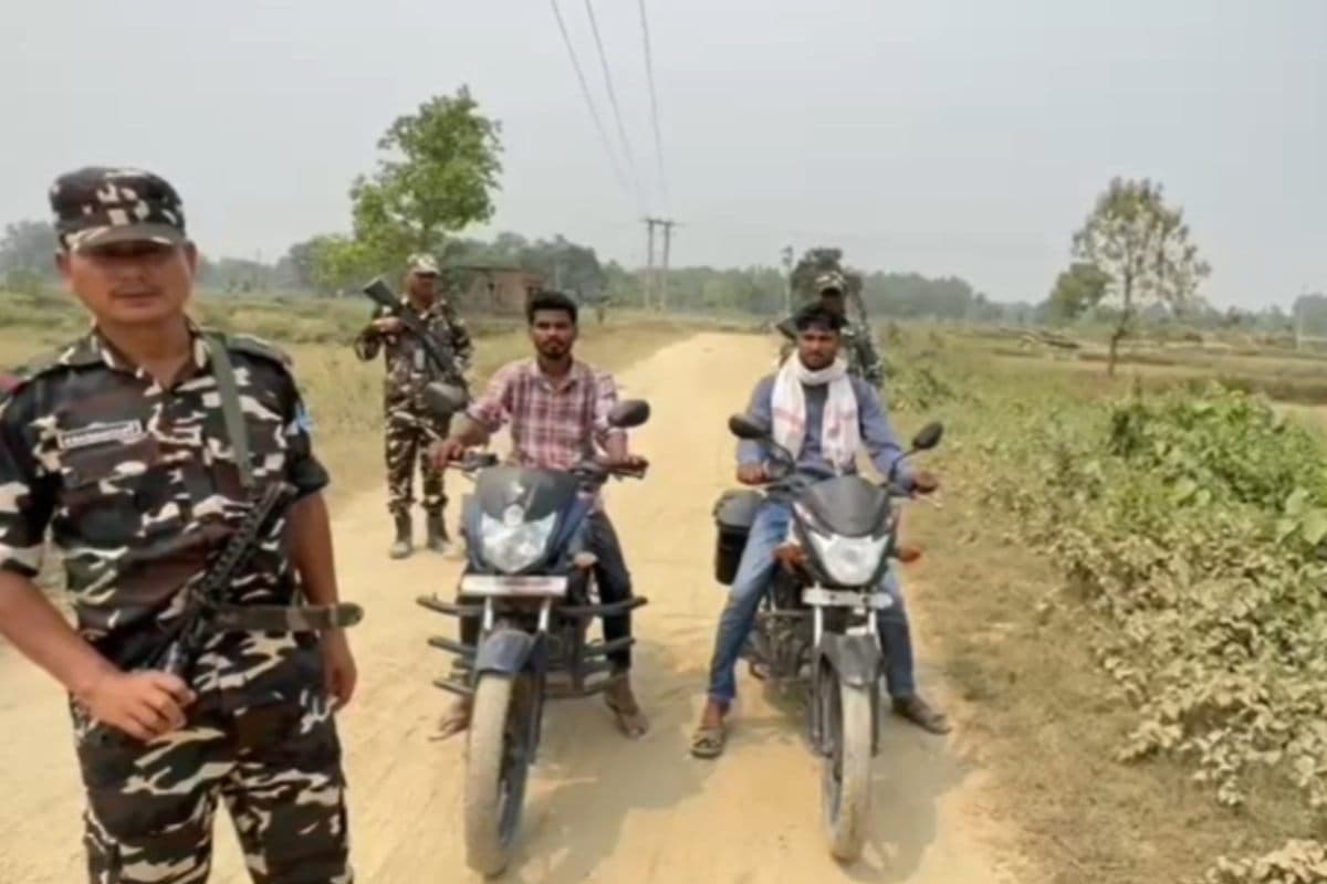 Sitamarhi News sonbarsa liquor smuggling two youth arrested india nepal border