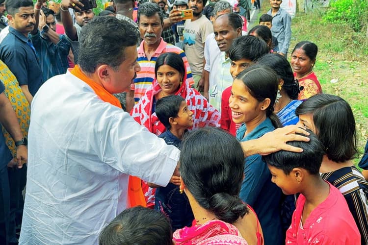 नंदीग्राम के ‘रणवीर’ शुभेंदु अधिकारी पर TMC ने लगाया आचार संहिता के उल्लंघन का आरोप, हेलीकॉप्टर की लैंडिंग और ‘टाइमिंग’ पर विवाद
