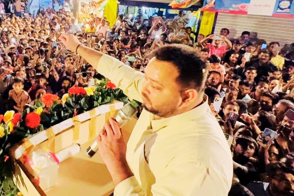 ममता बनर्जी का प्रचार करने बंगाल पहुंचे तेजस्वी यादव, कहा- दीदी लगायेंगी जीत का चौका, राघव चड्ढा पर भी बोले