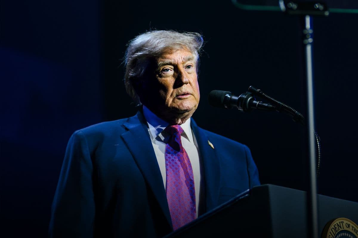 Trump iran siege strait of hormuz blockade oil crisis