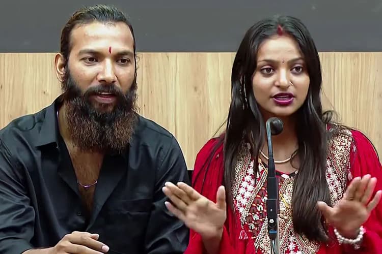 क्या जेल जाने वाला है मोनालिसा का पति? डायरेक्टर के पोस्ट ने मचाया हड़कंप