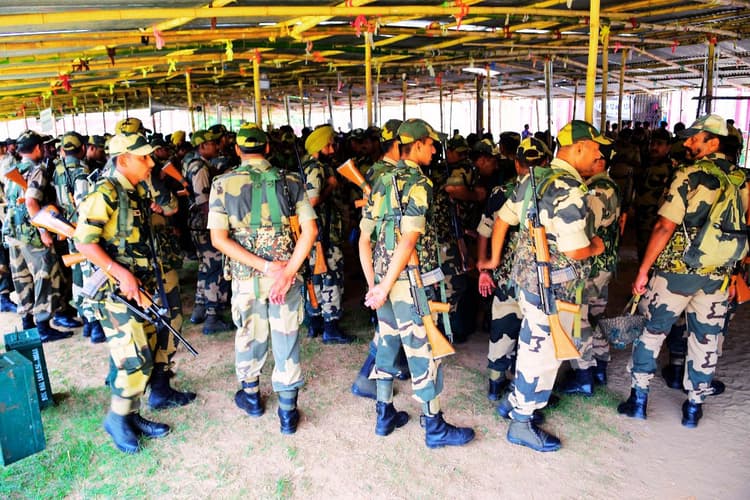 यूपी-बिहार के जवान संभालेंगे बंगाल में मोर्चा, 3000 अतिरिक्त फोर्स तैनात, आईपीएस सुप्रतिम सरकार की अर्जी खारिज