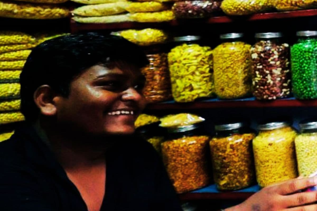 बंगाल चुनाव 2026: कौन है विक्रम साव, जिसकी दुकान पर प्रधानमंत्री मोदी ने लिया झालमुड़ी वाला ब्रेक?