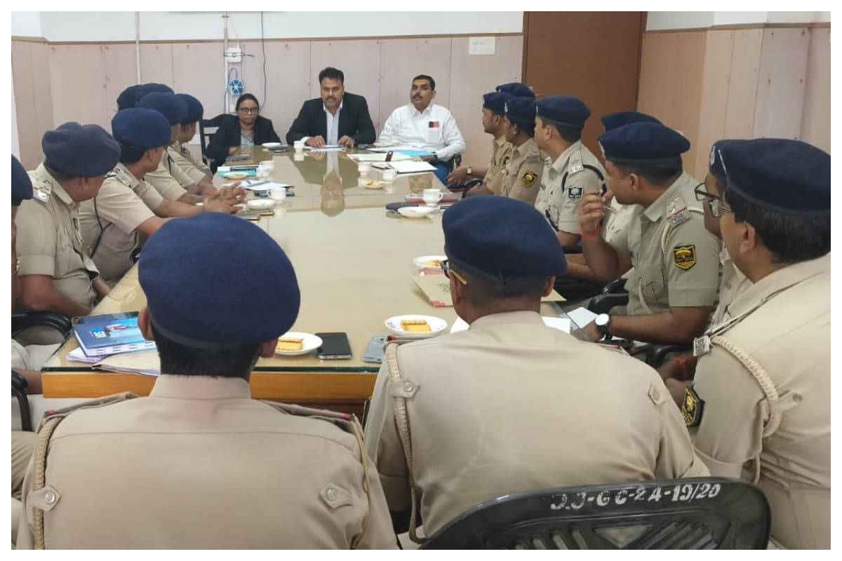 Bagaha lok adalat meeting police officers court instructions