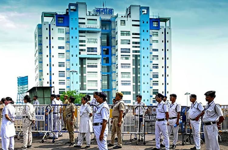 बंगाल में पुलिस थानों पर चुनाव आयोग का नियंत्रण, कोलकाता के कई ओसी बदले गये