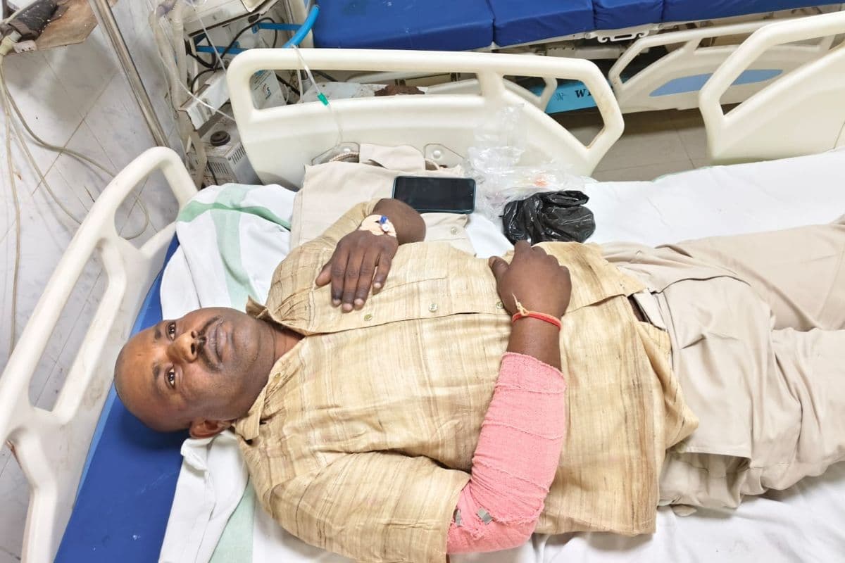 Attack on Police ASI hand broken then beaten up Attack on Police ASI hand broken then beaten up