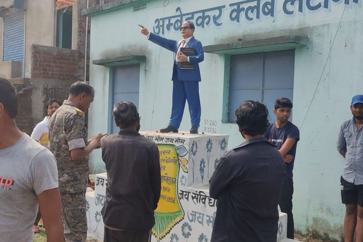 धनबाद के पूर्वी टुंडी में बाबासाहेब अंबेडकर की प्रतिमा से छेड़छाड़, इलाके में आक्रोश