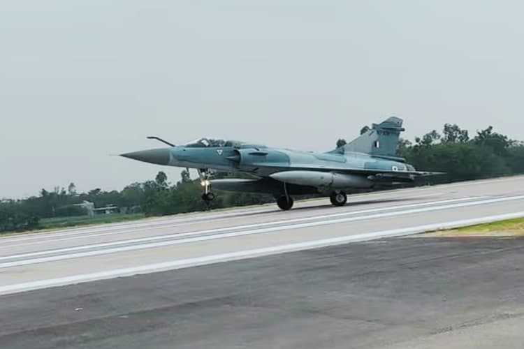 बिहार की सड़कों पर जल्द उतरेंगे फाइटर प्लेन, इस एक्सप्रेसवे पर बनेगा हाईवे रनवे