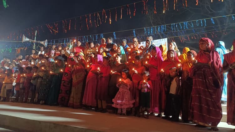 बलहा पंचायत के सुराजी घाट पर गंगा आरती का हुआ आयोजन