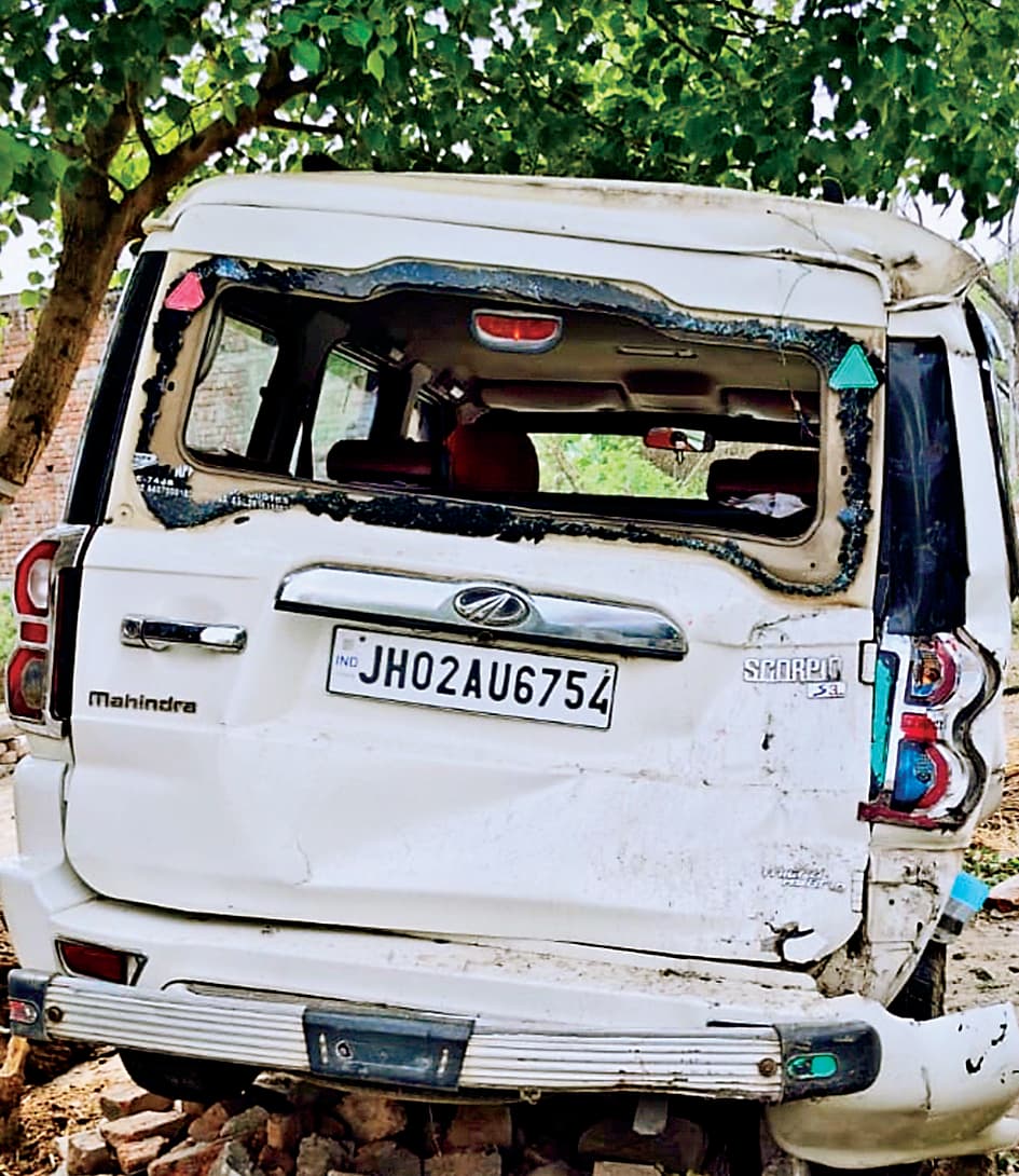 बेकाबू हाइवा का कहर, तीन वाहनों को मारी टक्कर, स्कॉर्पियो चालक की मौत